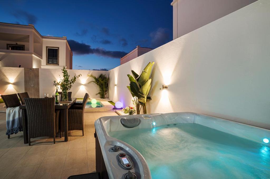 Villa Palmera Jacuzzi Яйса Екстериор снимка