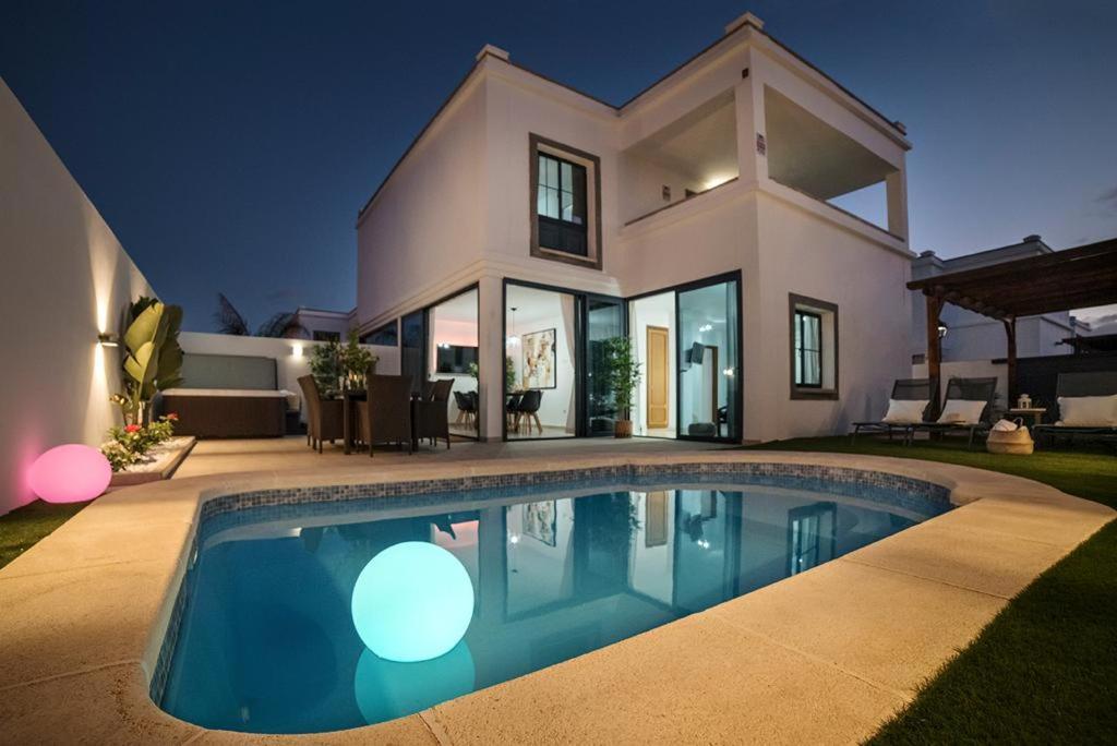 Villa Palmera Jacuzzi Яйса Екстериор снимка