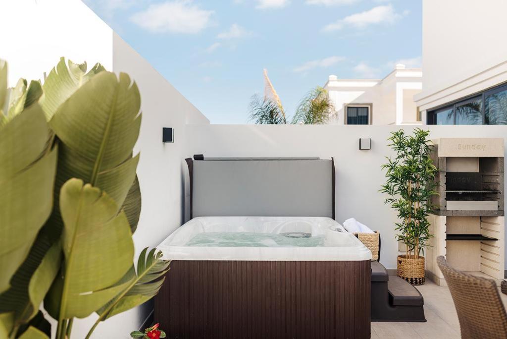 Villa Palmera Jacuzzi Яйса Екстериор снимка